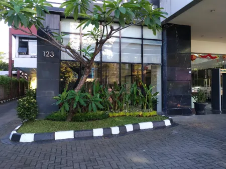 Travello Hotel Manado Отели в г. Манадо