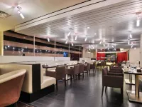 Hyatt Regency Toronto Hotels near Second City Toronto