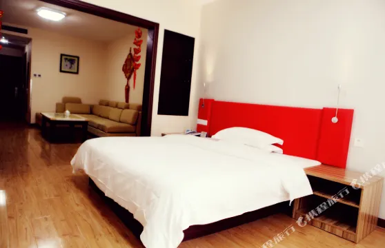 速8酒店（海陽金海螺廣場店）