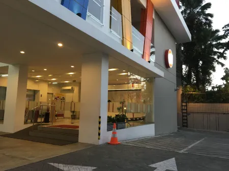 Amaris Hotel Margorejo Surabaya