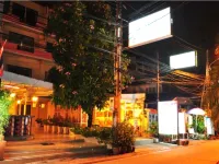 TJ Guest House Các khách sạn gần Trung tâm thương mại CentralMarina