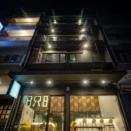 Brb Hostel Bangkok Silom Отели рядом с достопримечательностью «Посольский район»