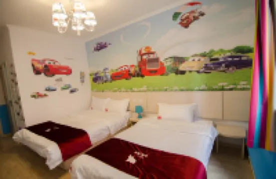 Rhino Holiday Inn (Near Dalian railway station)