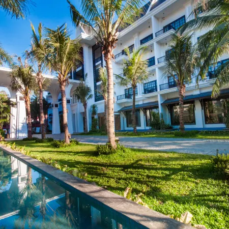 Lotus Blanc Hotel Отели рядом с достопримечательностью «Пном Бакхенг»