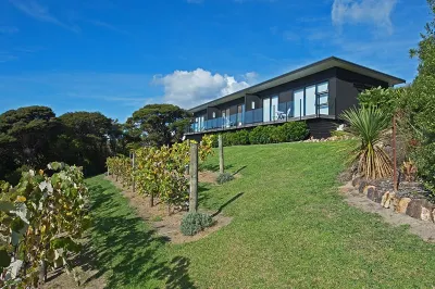 Cable Bay Views Hotel di Beachlands