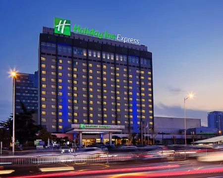 ฮอลิเดย์ อินน์ เอ็กซ์เพรส เจิ้งโจว จงโจว บาย IHG โรงแรมในเจิ้งโจว