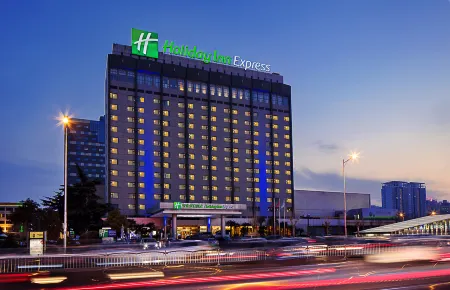 Holiday Inn Express Zhengzhou Jinshui Road Zhongzhou Отели рядом с достопримечательностью «Huanghe S & T College School of Information Engineering»