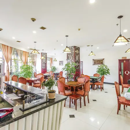 Jinting Chain. Southern Hotel (Zhanggongqiao Food Street Leshan Giant Buddha Branch)
