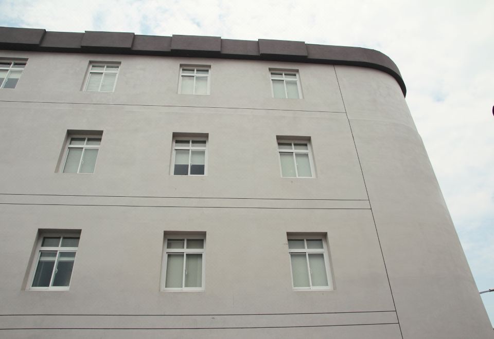 위드 인 호스텔 로비