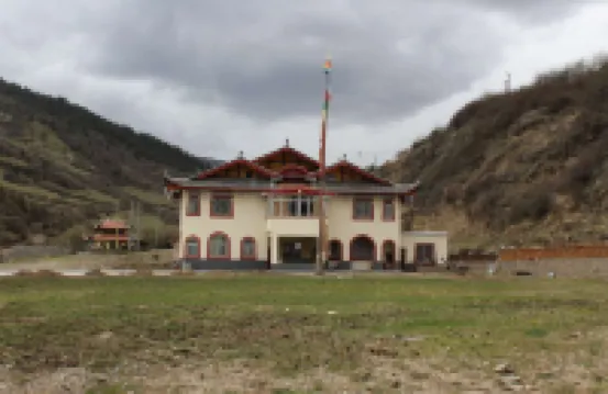 Songpangesan Riverside Tibetan House Hotels near Jiuzhai Huanglong Airport