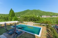 Stream Banks Private Hostel - مسبح خاص