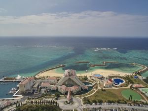 Sheraton Okinawa Sunmarina Resort