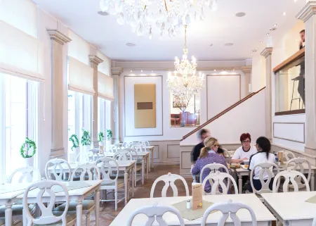 Best Western Hotel Duxiana Отели рядом с достопримечательностью «Fredriksdal Open-Air Museum and Botanical Garden»