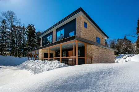 Phoenix Chalets by Hhg