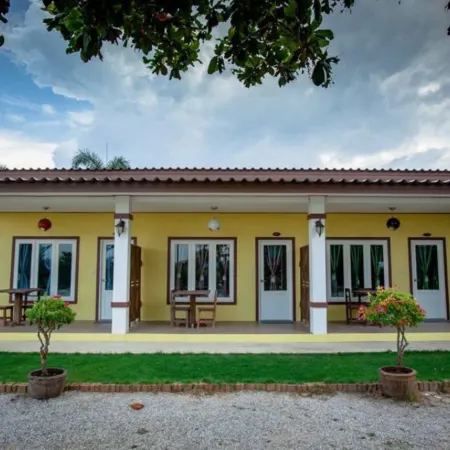 Aob-Oun Homestay Отели рядом с достопримечательностью «Природный источник Нам-Пхут»