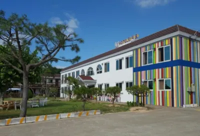 Hotel Mallipo Hotels near Simnipo Beach