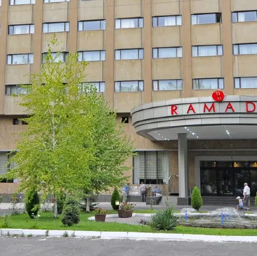 Ramada by Wyndham Tashkent Отели рядом с достопримечательностью «Государственный музей истории Узбекистана»