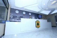 Super 8 Hotel (Dunhua Railway Station)