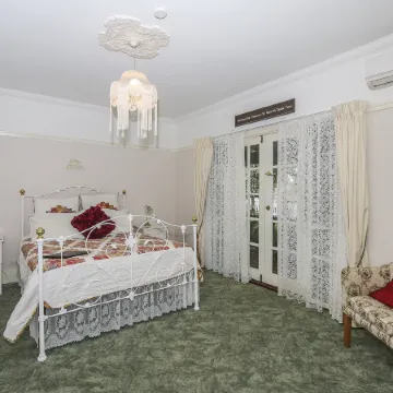 Rosebridge House Bed & Breakfast Adult Retreat