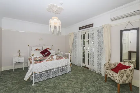 Rosebridge House Bed & Breakfast Adult Retreat Отели в г. Форрестфилд