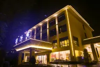 Luzhou Fengzeyuan Hotel Hotels near Longtou Pass