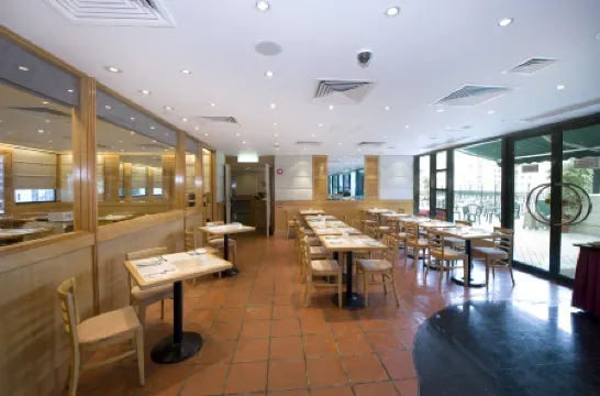 Bishop Lei International House Отели рядом с достопримечательностью «Центральный Центр Гонконга»