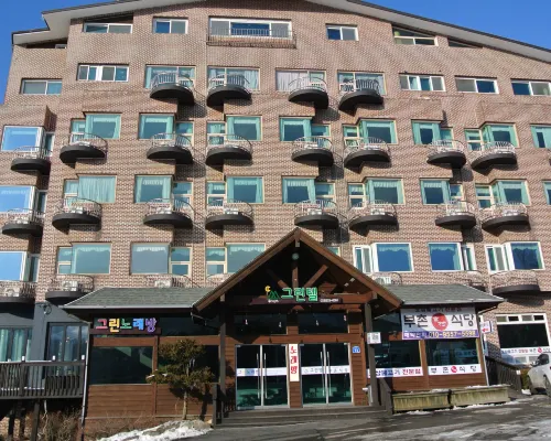 Phoenix Greentel Hotels near Phoenix Snow Park