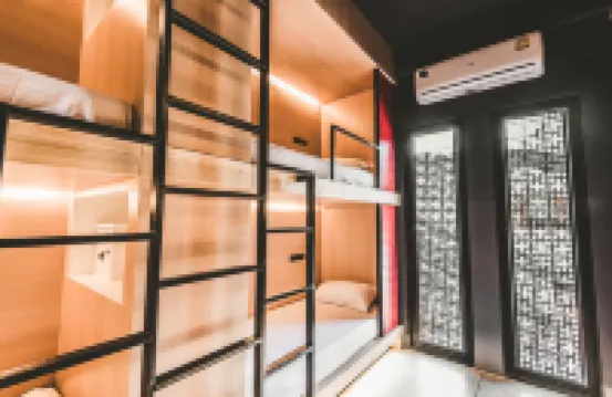 曼谷西羅姆薩拉登雲旅舍 鄰近席隆地鐵站（Silom）的酒店