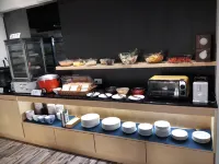 تابينغ باي هوليداي هوتل - فطور