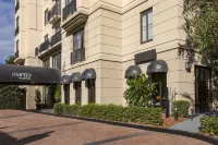 Mantra on Jolimont Hotel dekat Old Treasury Building