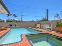 Camden Motor Inn فنادق في Robina