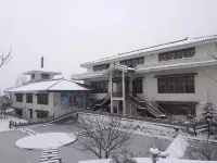 Zhaojian Shanju Hotel - vue sur la montagne