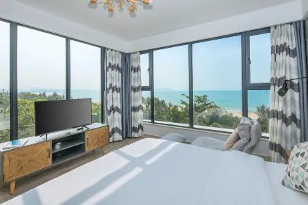 Roy-Sanya Bay Coconut Dream Corridor