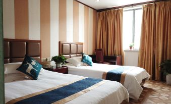 There is a bedroom with two beds and a table next to the window on one side at Super 8 Hotel (Shanghai Pudong Airport Chenyang Road)