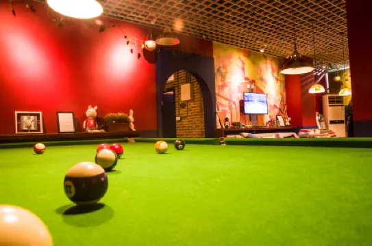 Dalian Tiantian International Hostel (Xian Road Xianggong Street Subway Station)