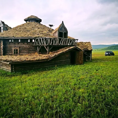 Ergunen and Frakimir Family Hotel