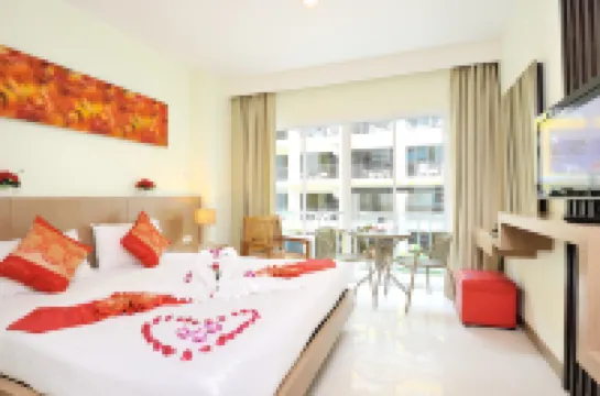 Pimrada Hotel Patong Hoteles cerca de Panya Taxi Phuket