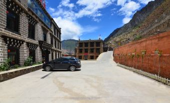 Ritz Intelligent Hotel (Daocheng Yading Scenic Area)