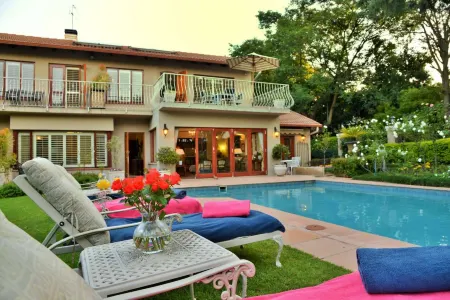 Bellgrove Guest House Sandton Отели рядом с достопримечательностью «Sandton Skye»