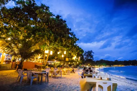 Vongdeuan Resort Отели рядом с достопримечательностью «Ao Wong Deuan»