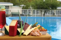 The Avenue - Pool