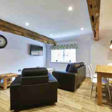 Viridian Apartments in Newbury – Brewery House Serviced Apartments Dining/Meeting Rooms