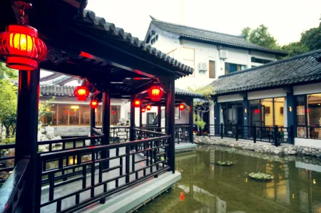 Youjian Jiangnan Hostel Отели рядом с достопримечательностью «Jinling Institute of Technology Xiaozhuang Campus»