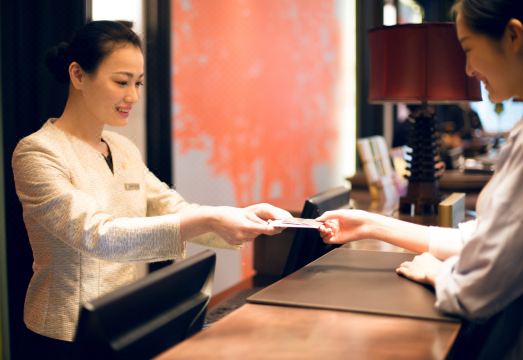 [항저우 서호 중웨이 샹이 호텔의 아름다운 로비 인테리어]