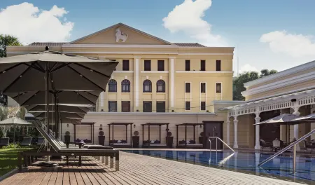 The Strand Yangon Отели в г. Botataung