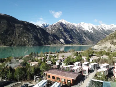 Ranwu International Zijia RV Camp Hotel dekat Ranwu Lake