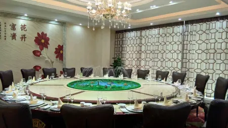 huarong xinshiji hotel