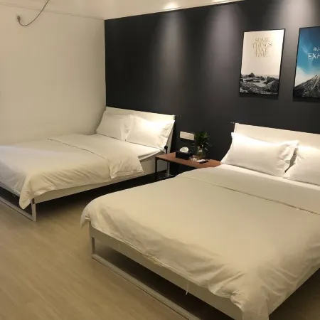 WEISS HOTEL