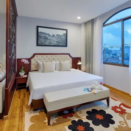 Happy Life Grand Hotel & Sky Bar