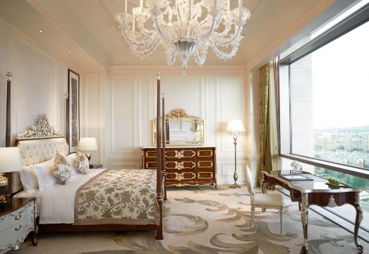 2. 츠펑 모벤픽 호..